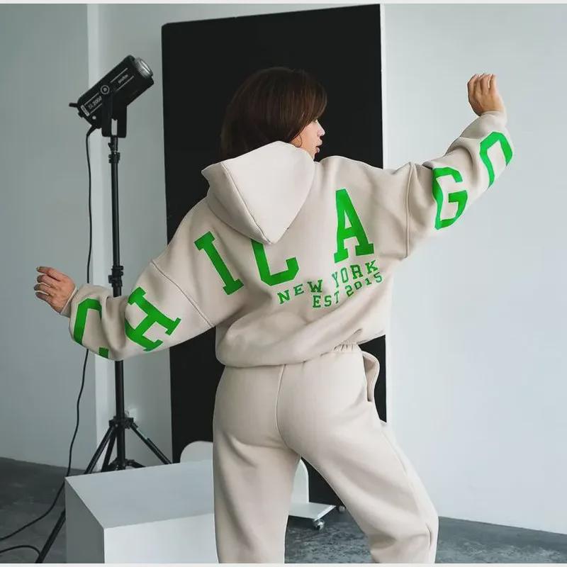 2023 Autumn/Winter Women's Fashion: Printed Plus Velvet Thickened Loose-Fit Sweatshirt & Trousers Set