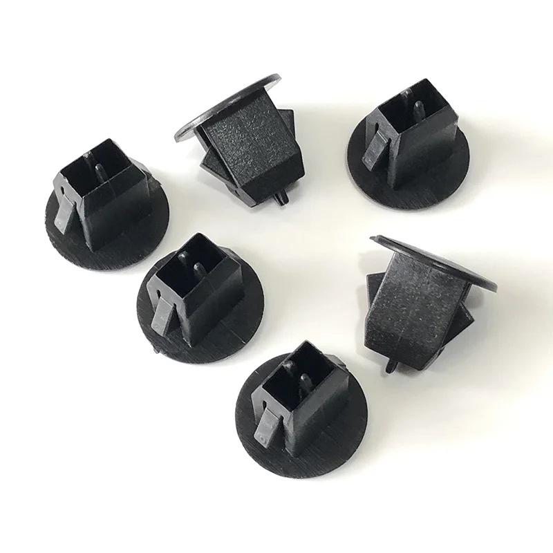 

Крепежный зажим для подкладки багажника Volvo. Size 546