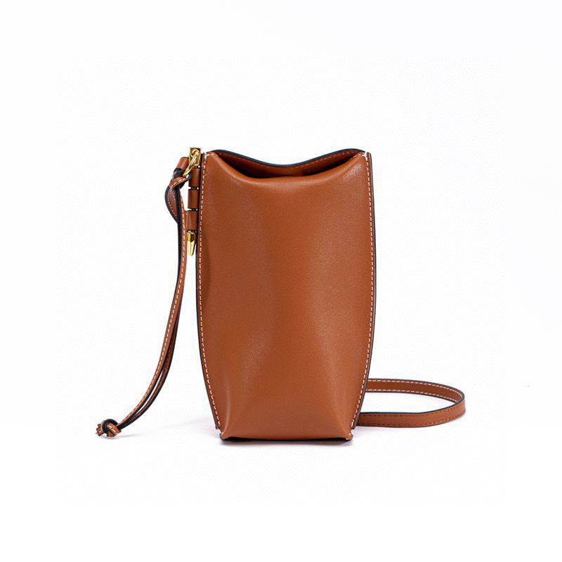 Spot first-layer cowhide women s diagonal span mobile phone women s bag, fashionable and simple high-quality cowhide women s bag diagonal span bag 9cm*4cm*20cm