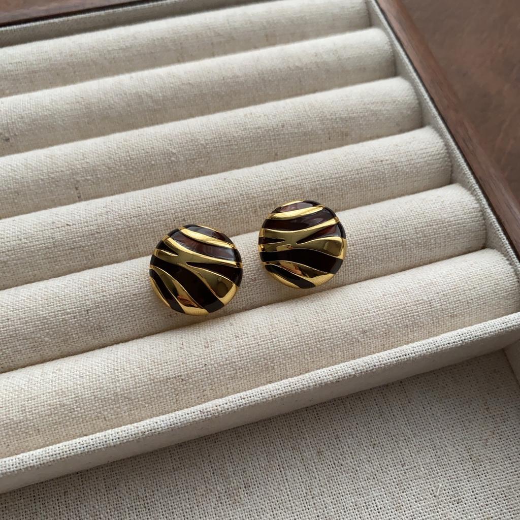 Retro Metal Leopard Print Stud Earrings Full Curved Enamel Earrings Wild Exquisite Earrings