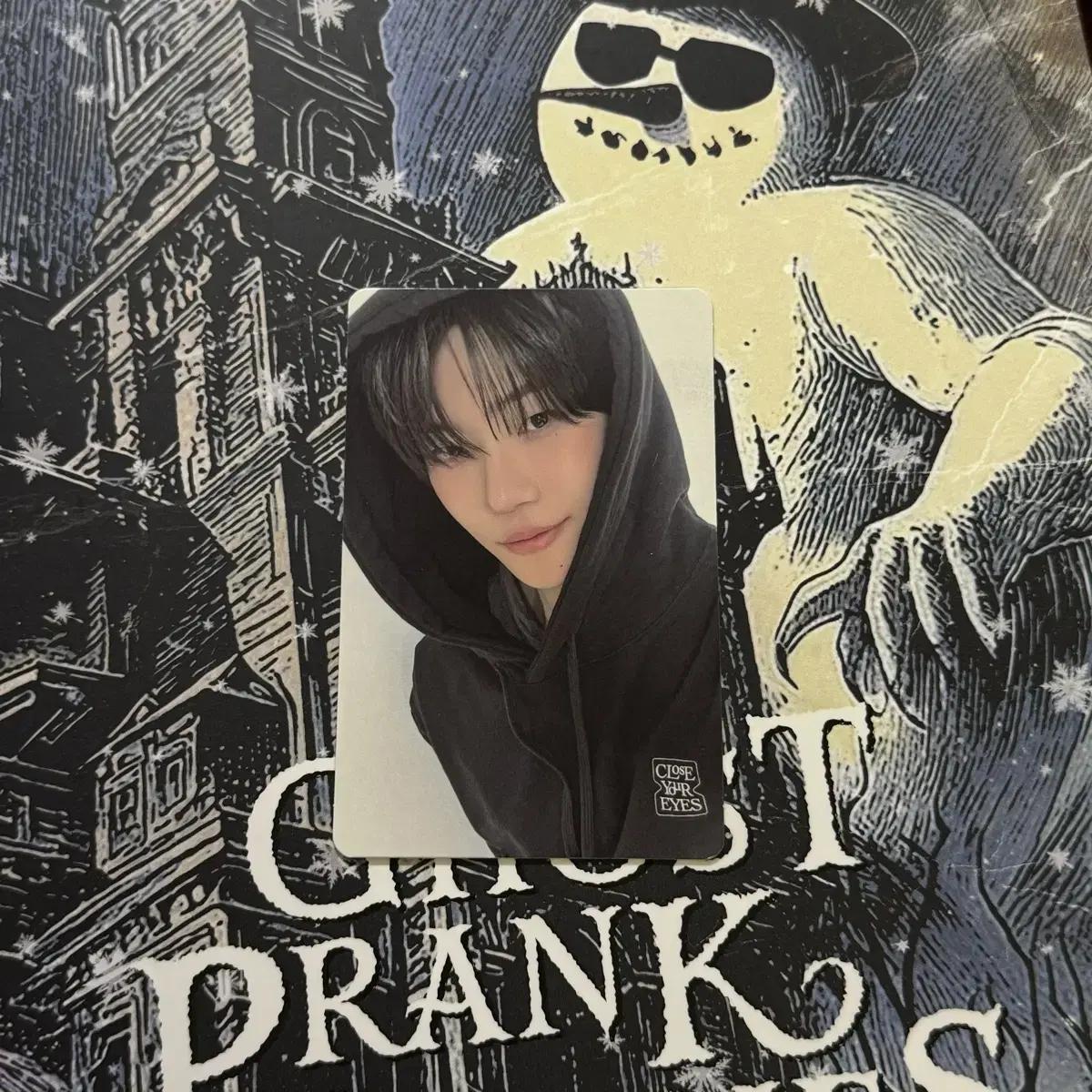 

Круйя Закрой глаза Ёджун Фотокарточка с капюшоном