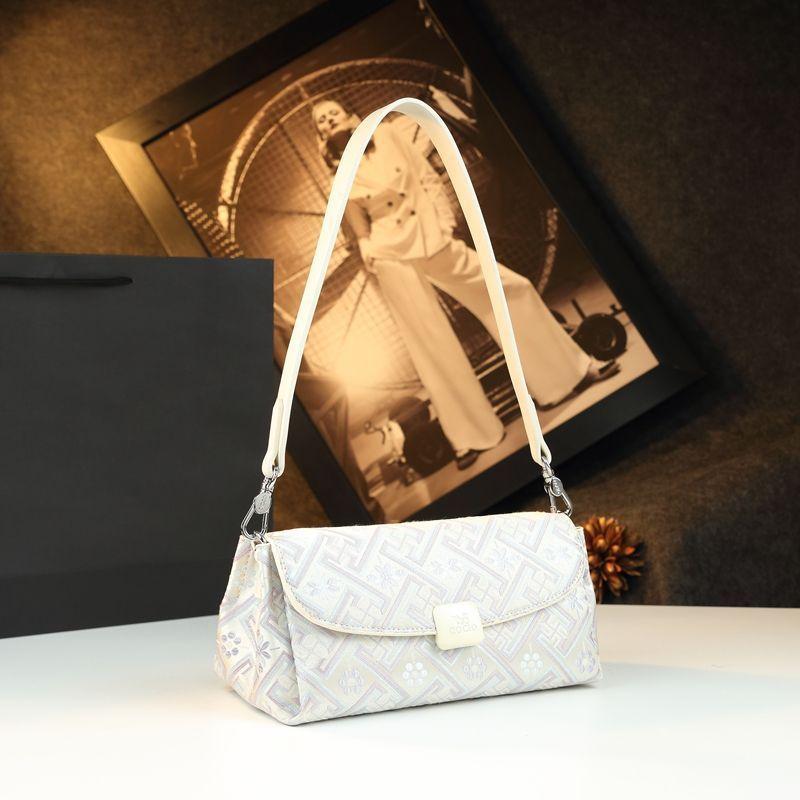 Splendid Pattern Embroidered Flower Baguette Bag Underarm Bag Exquisite Oblique Span Bag Chinese Style Light Luxury Women'S Bag Atmosphere