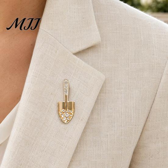 Oxidation Resistant Pin Mini Rhinestone Shovel Brooch, Men Women Golden Lapel Pin, Accessory Decorative Badge Jewelry for Clothes Bag Hat Scarf