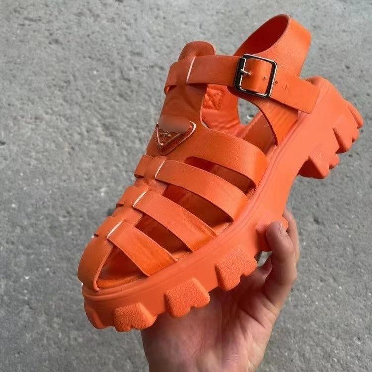 

Новые женские сандалии Xia большого размера с толстой подошвой и ажурной отделкой в стиле ретро 35 оранжевый