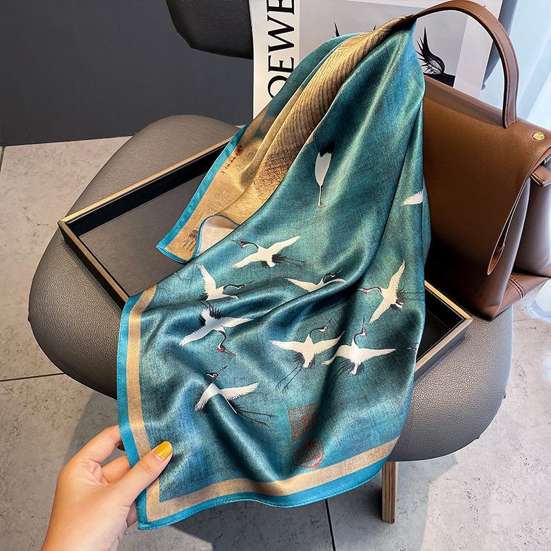 Bandanas Quadratisch 100% Seide Schal Damen Mädchen Stirnband Accessoires Taschentuch Halstuch Haarschal Modedruck Halstücher