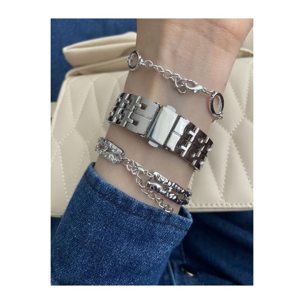 Goldfarbenes Metallarmband-Damenarmbanduhr und Kombinationsarmband-Set