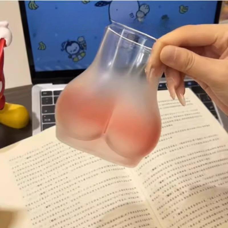 Funny Butt Shaped Glass Cup,Coffee Mug for Iced Americano/Latte,Cute Bubble Tea Tumbler,Clear Cold Drink Cup for Party Gifts