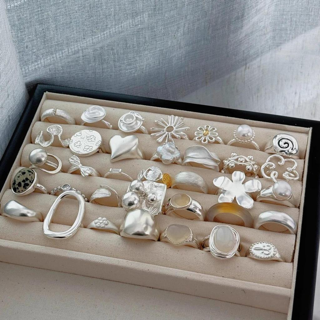 Xiaohongshu 925 Sterling Silver Exaggerated Plain Ring for Women – Simple, Luxurious, High-End Design.
