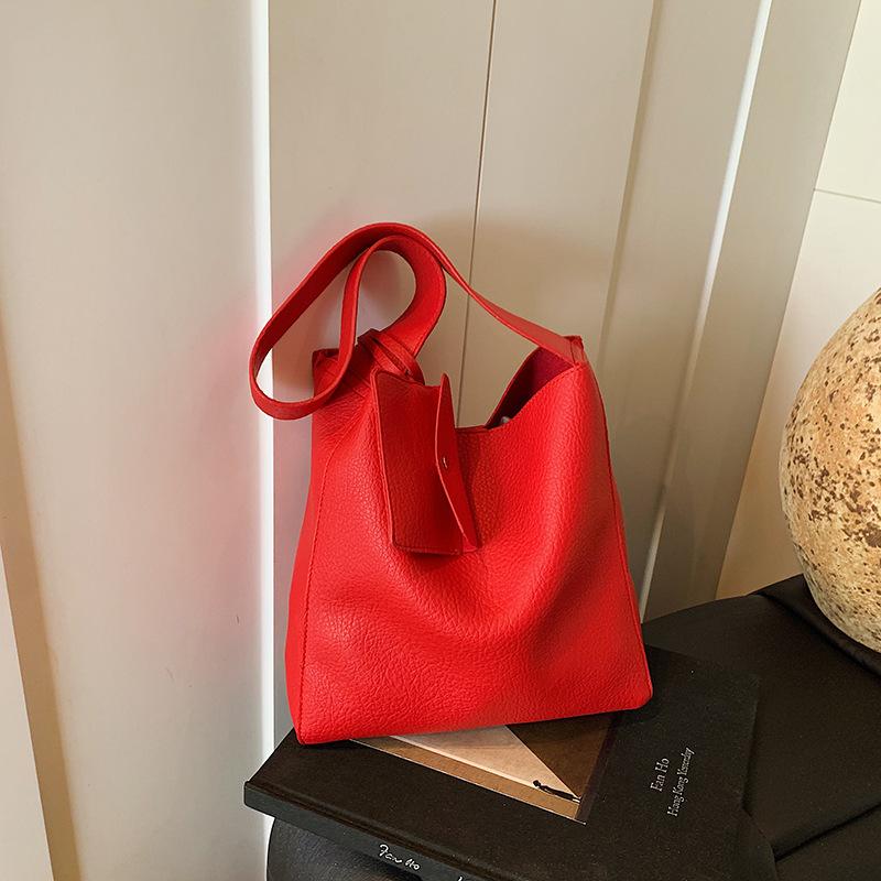 Versatile red bucket bag women's new fashion high-end single shoulder messenger bag wedding bag bridal bag