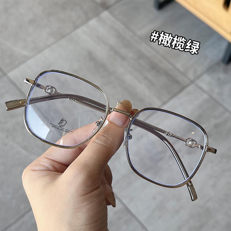 New Stylish Women Eyeglass Frames Square Shape Anti Blue Light Glasses For Women  Material Glasses