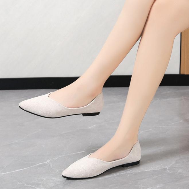 Four Seasons Новые женские одинарные туфли с большим острым носком и плоским дном с неглубоким носком из замши на плоском каблуке для женщин среднего возраста 35 белый 980₽