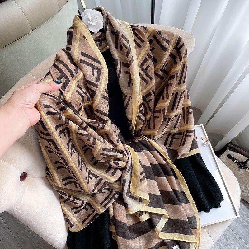 Luxury Brand Autumn and Winter Women New Style Fashion Color Matching Print Silk Scarf Lady Popular Headcloth Beach Shawl