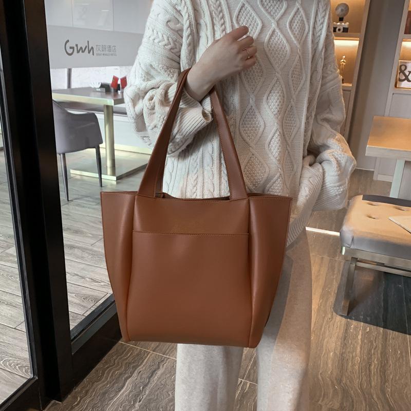 

Large capacity women s shoulder bag soft PU leather fashionable women handbag brand designer travel black shoulder Big bag 43cmX31cmX13cm