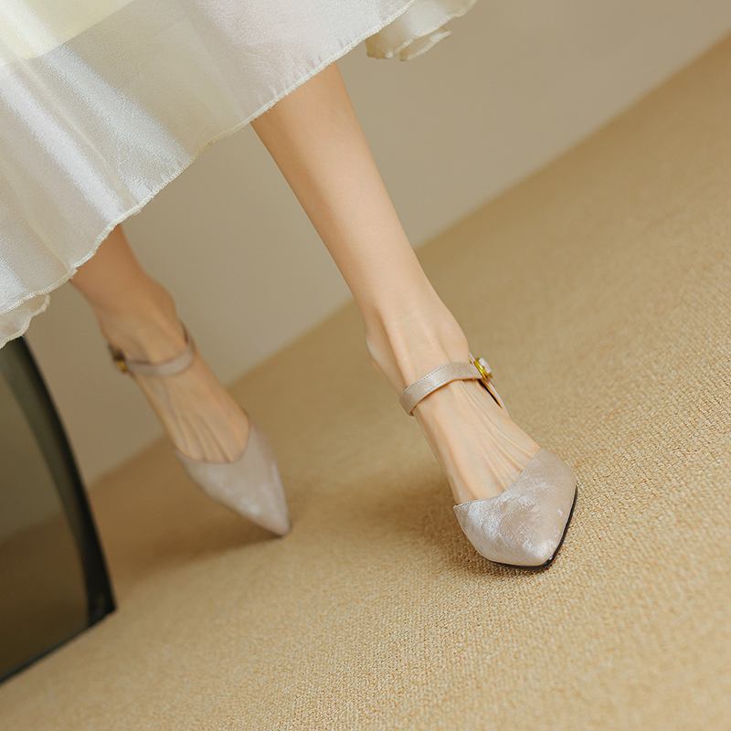 Krazing Pot Piele plenară cu vârf ascuțit Tocuri subțiri cu curele cu cataramă de toamnă Pantofi de vară femei pantofi