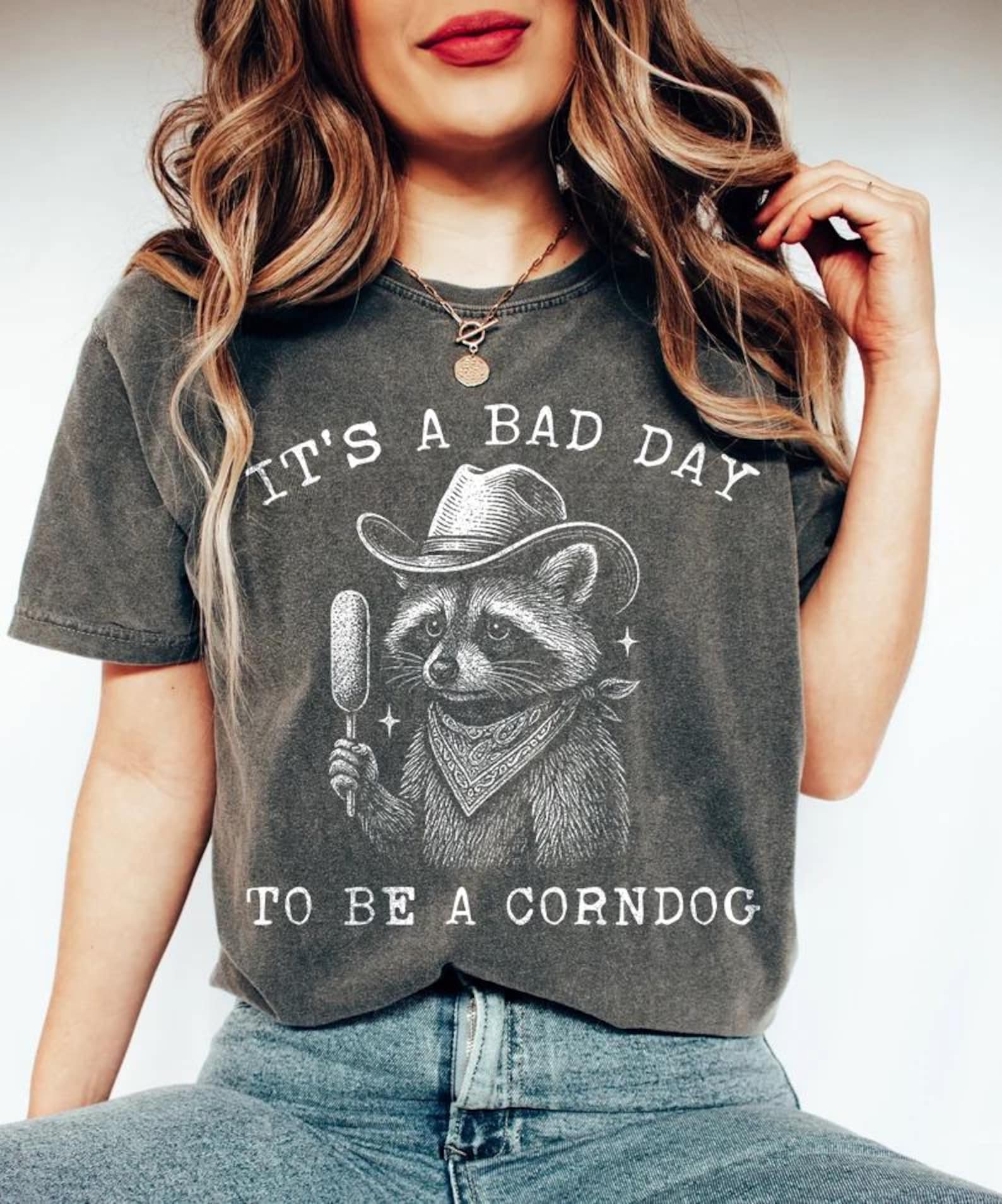 it s a Bad Day to Be a Corndog Shirt, Funny Foodie Raccoon Meme T-Shirt 3XL