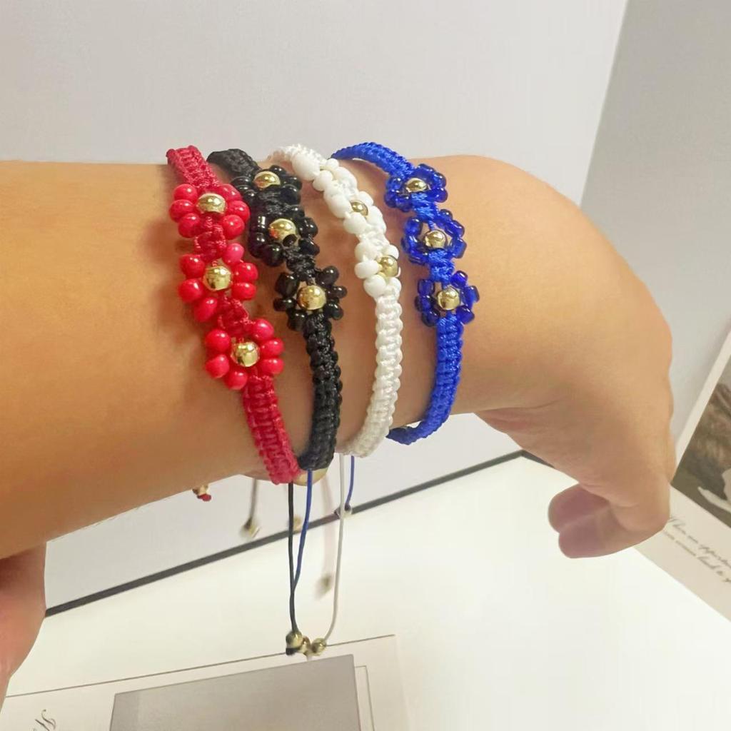 Adjustable Multi-Color Daisy Beaded Bracelet for Beach Parties