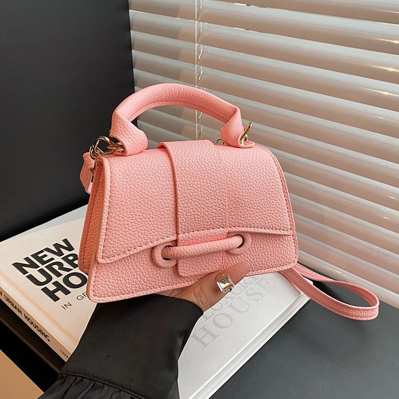 Fashion mini handbags are popular today, autumn and winter new shoulder messenger bags, small square bags for women