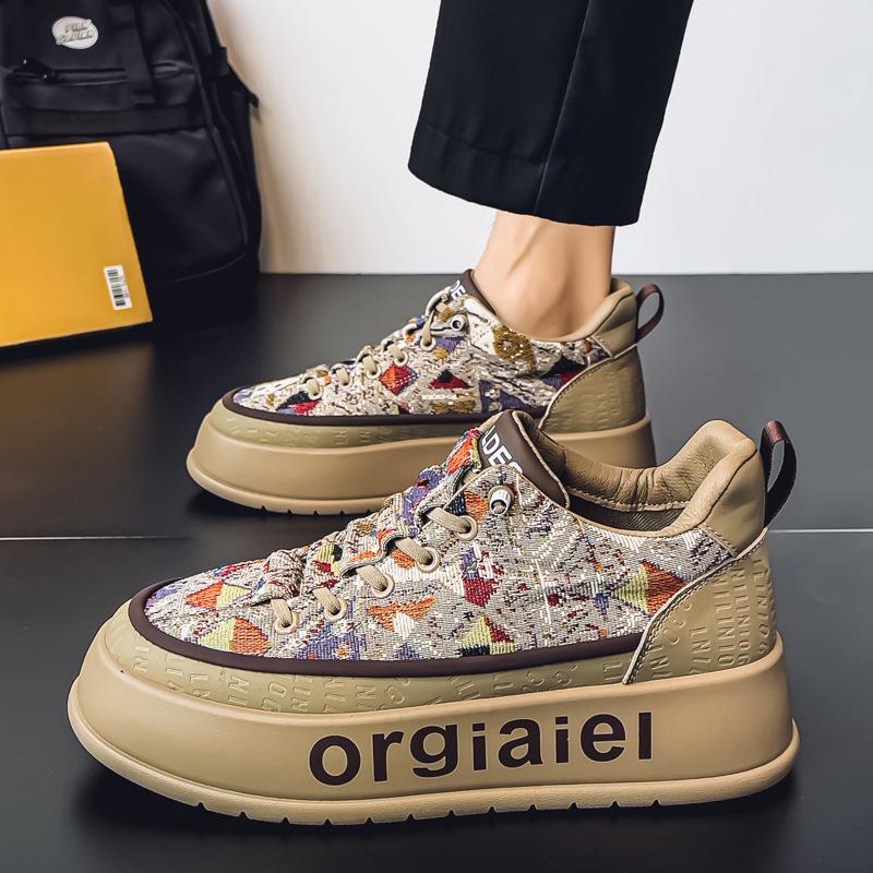 Vår tygskor 2025 nya andningsbara sport herrskor herrarnas höjdökande platåskor avslappnade pappa-skor herrskor