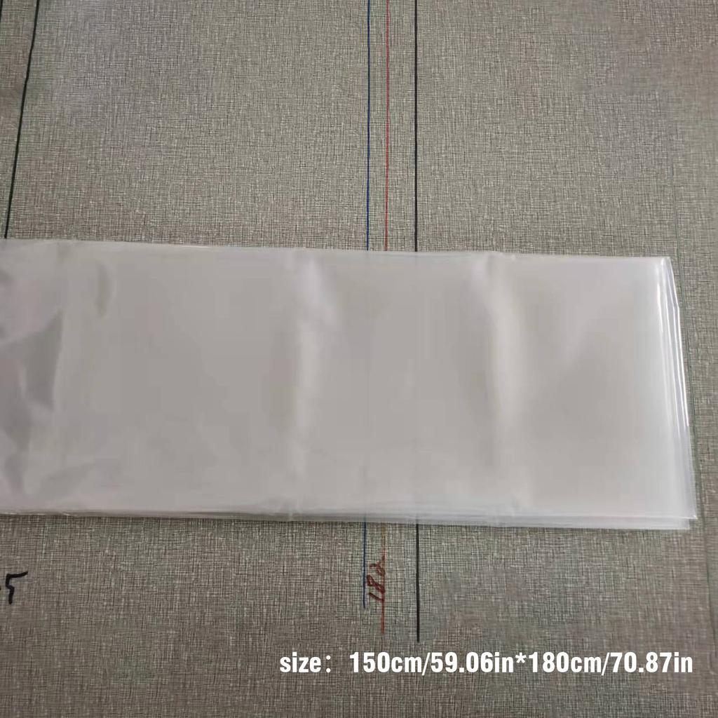 Față de masă PE simplă și subțire, transparentă, impermeabilă, rezistentă la murdărie și la ulei.