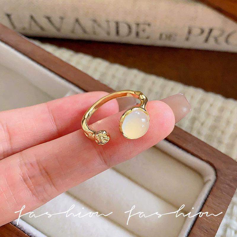 Elegant Butterfly Zircon Silver Ring: Women's High-End Luxury Style Jewelry
