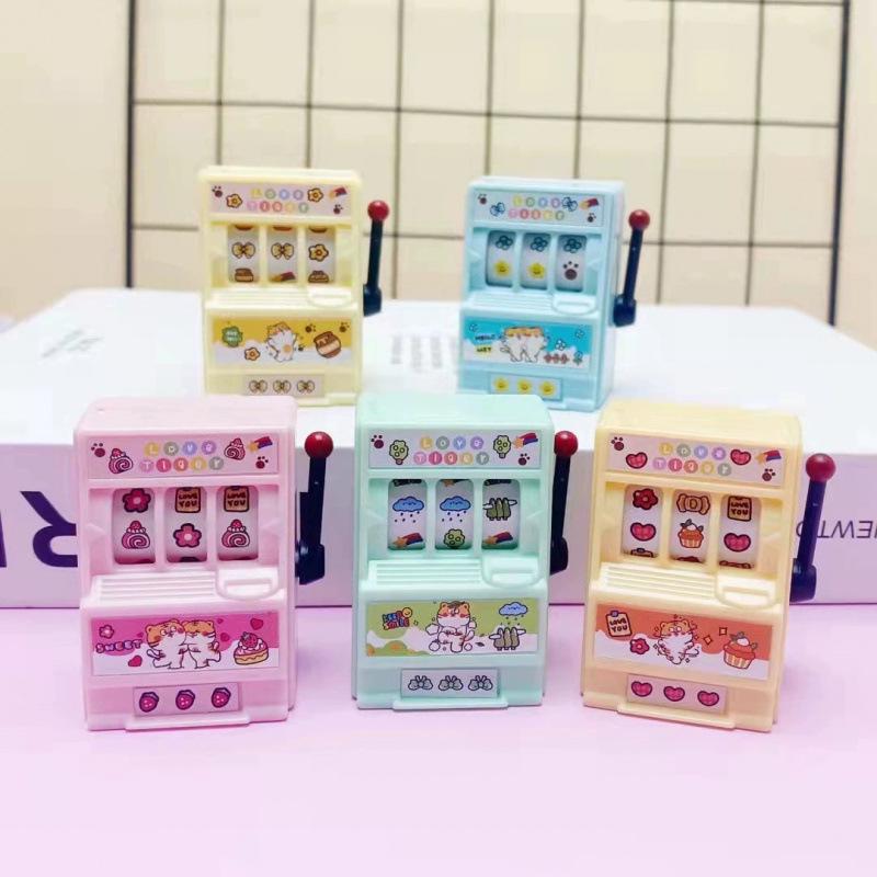 Mini Chaveiro de Jogo de Girar Frutas Desenho Animado: Brinquedo de Sorteio Balançante