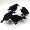 Ornamento di Halloween con Piuma di Corvo Nero: Oggetto Floccato per Decorazione Horror