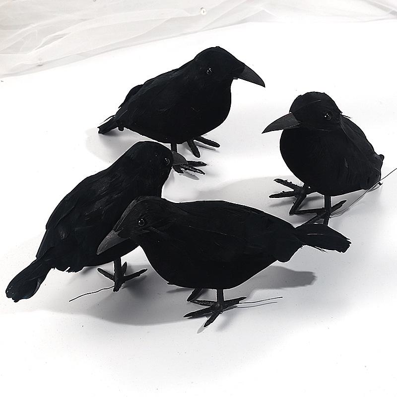 Ornamento di Halloween con Piuma di Corvo Nero: Oggetto Floccato per Decorazione Horror