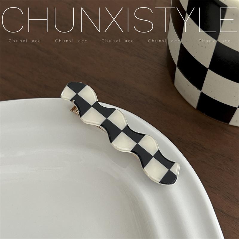 

Korean Black & White Checkered Duckbill Hair Clip for Frizzy Bangs