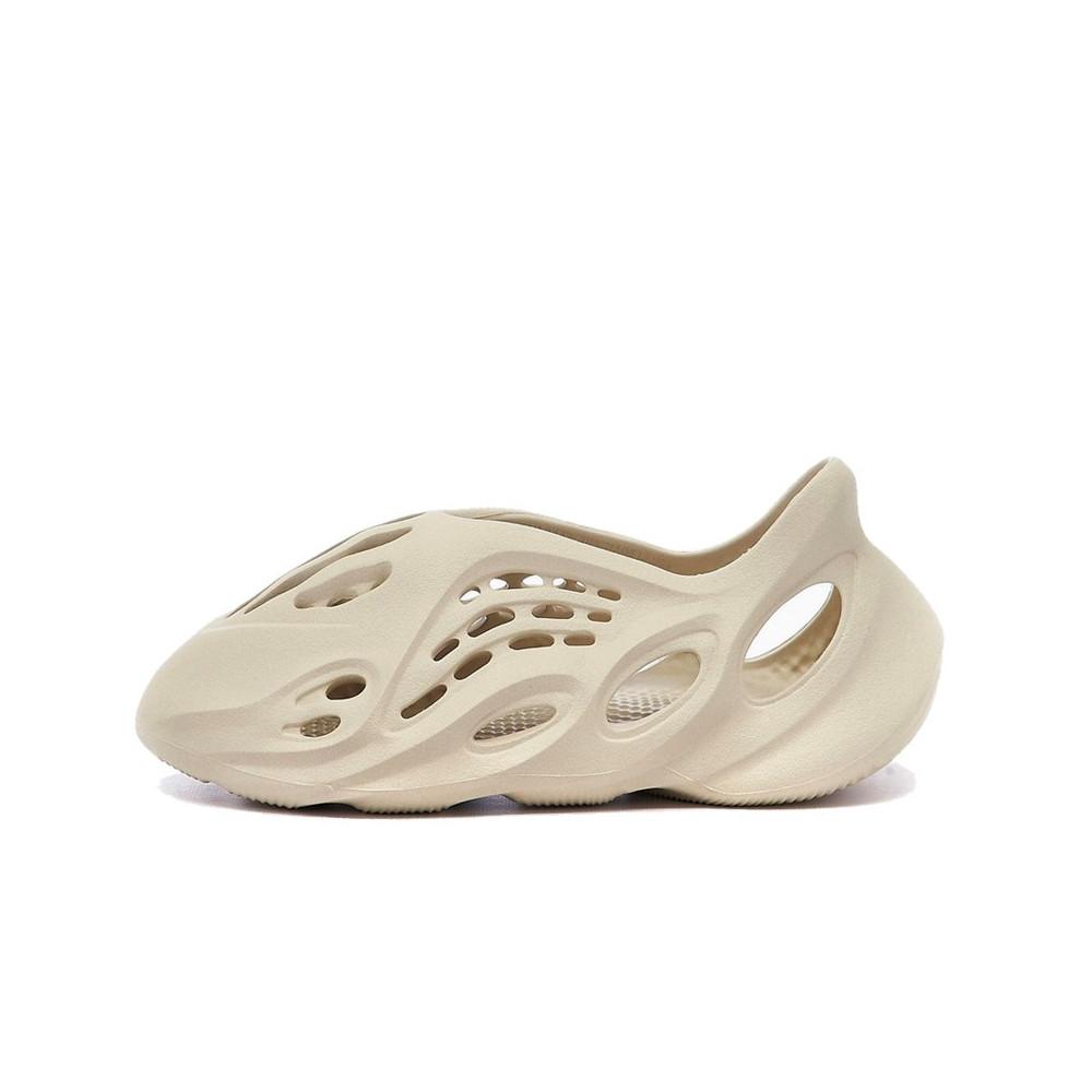 Yeezy Foam RNNR Sand