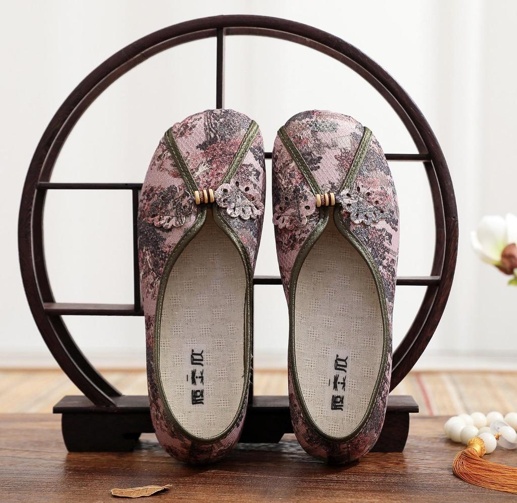 Lvtixin Women's Slip-On Soft Sole Shoes - Non-Slip, Flat, Ideal for Elderly and Middle-Aged Moms