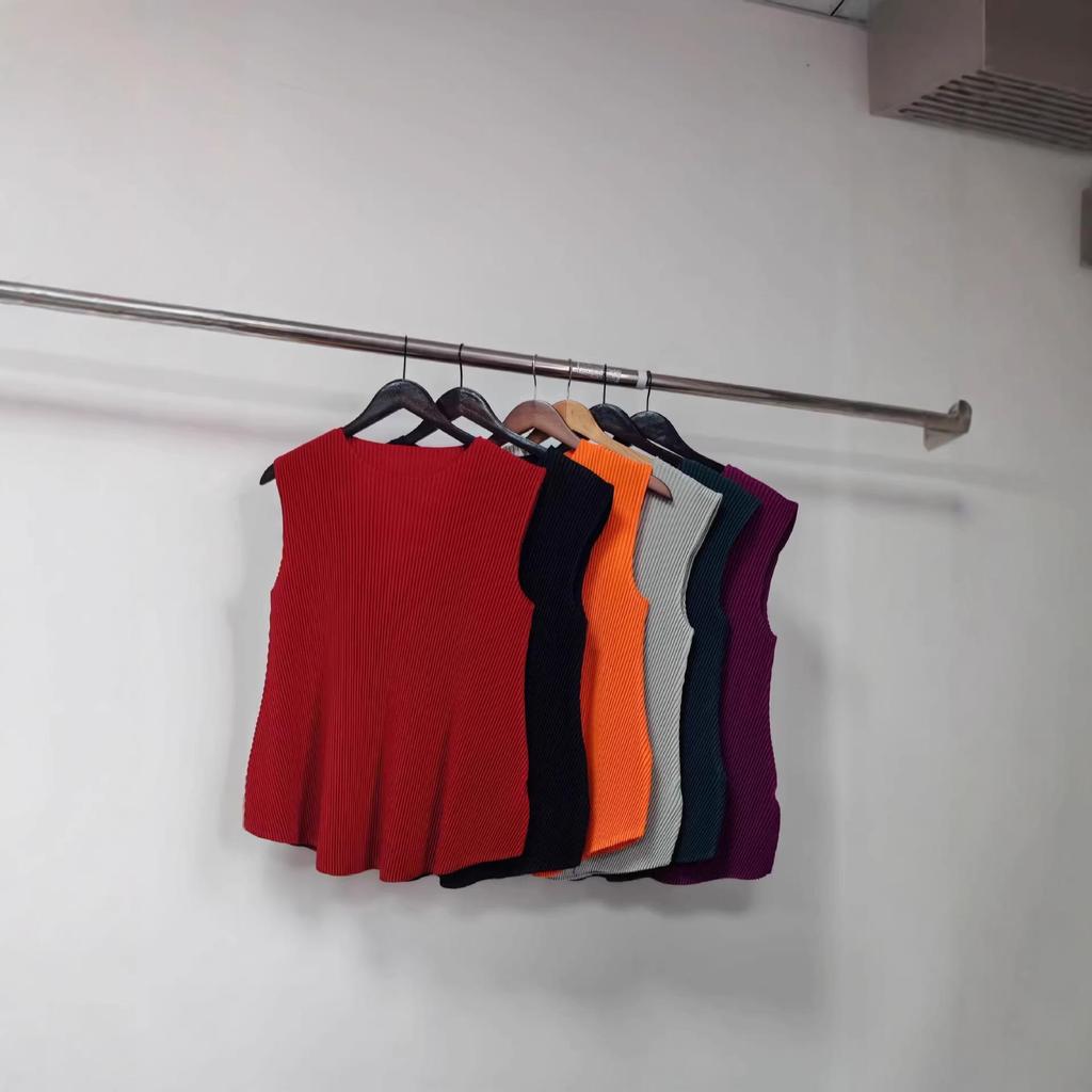 2026 Spring Women's Ruffled Round Neck Sleeveless Vest - Casual and Versatile Pullover Top