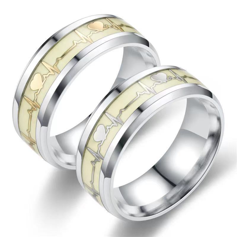 Bague Lumineuse en Acier Inoxydable Pour Femmes Hommes Brillant dans l'Obscur Cœur Couple Mariage Fête Bijoux Accessoires Jz513