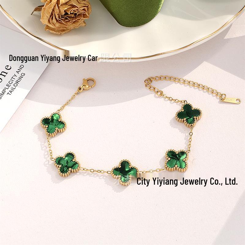 Náramek čtyřlístek, oboustranný šperk na ruku, titanová ocel tónovaná 18K zlatem, dlouhotrvající barva, všestranný šperk.