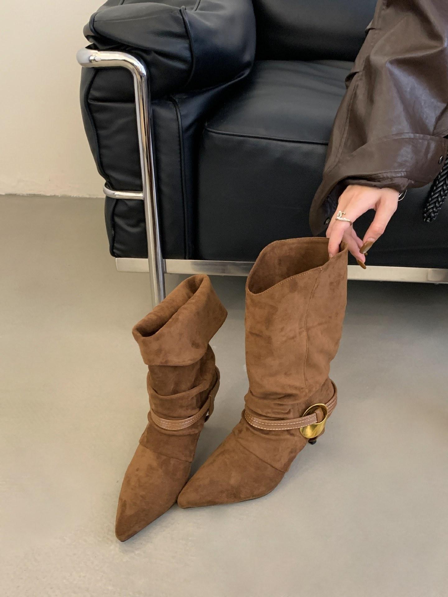 

2025 autumn and winter retro niche pointed head thin heel maple leaf brown pointed head metal buckle short boots women s two wear suede fashion boots 39 коричневый