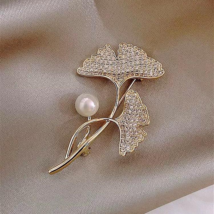 2025 Elegant Deer Brooch with Cat's Eye Rhinestone for Suit or Clothing Accessory