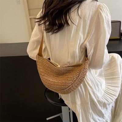 Große gewebte Strohtasche Damen Frühling und Sommer 2025 neu Nische Messenger Knödeltasche High-End Strandtasche