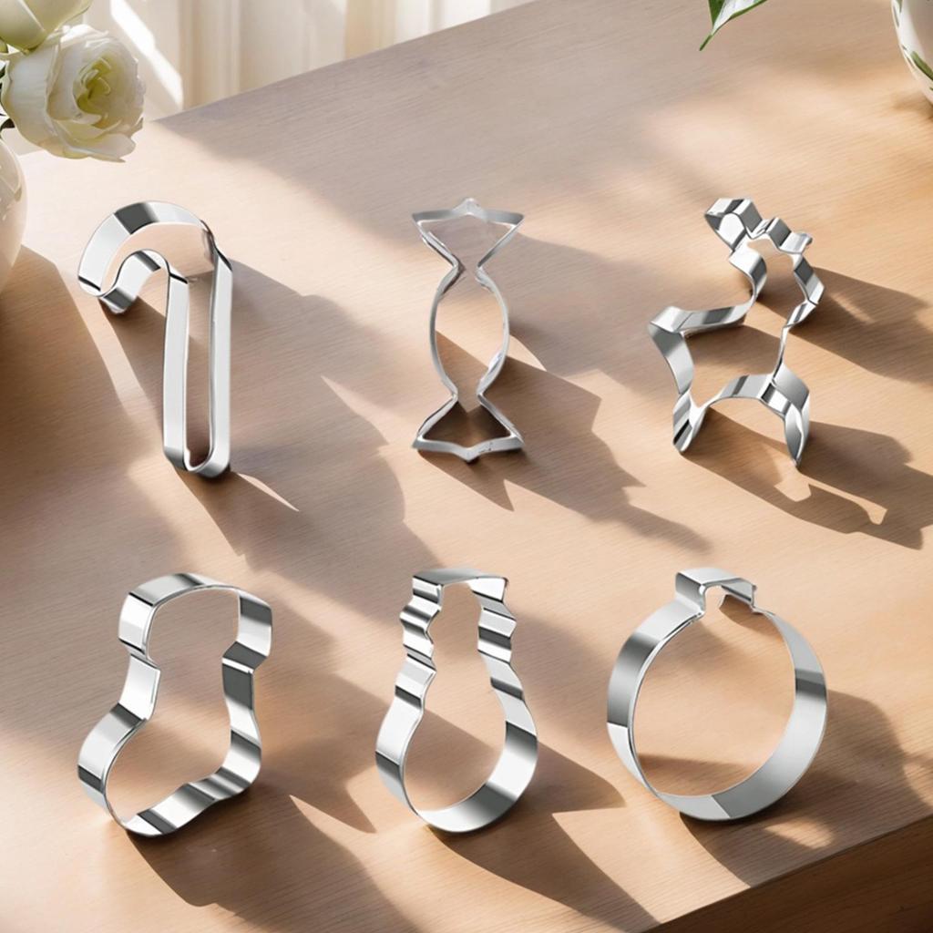 6Pcs Christmas Biscuits Mold Santa Claus Snowflake Christmas Tree Sugar Cookies Baking Tool Stainless Steel Cutting Mold Set