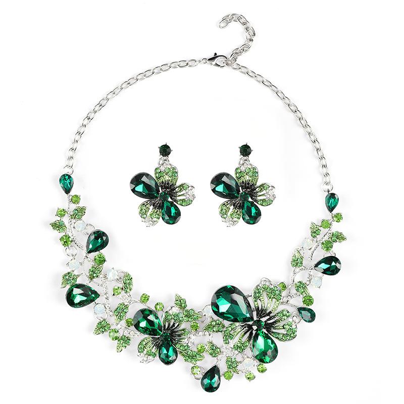 2026 European and American Accessories Exaggerated Retro Necklace Set Female Luxury Crystal Banquet Dress Accessories Collarbone Chain