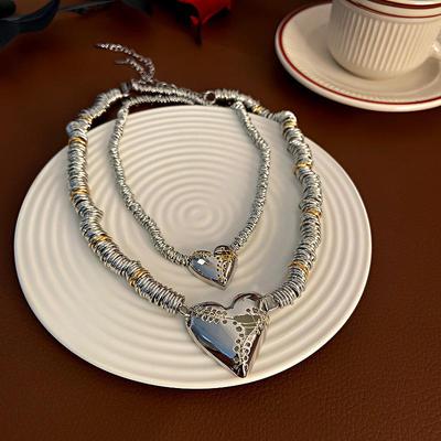 Trendy Metal Necklace: Bold Short Clavicle Chain for Women