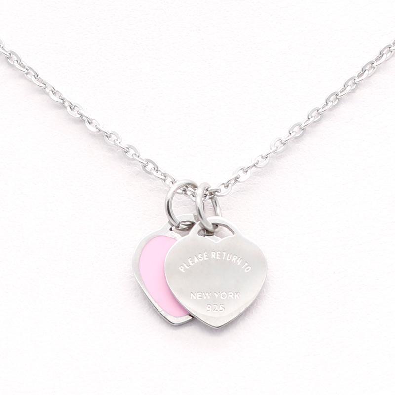 Neue rosa Emaille-Doppelherz-Halskette: Edelstahl, 18 Karat Gold, Titan, Damen-Choker-Accessoire.
