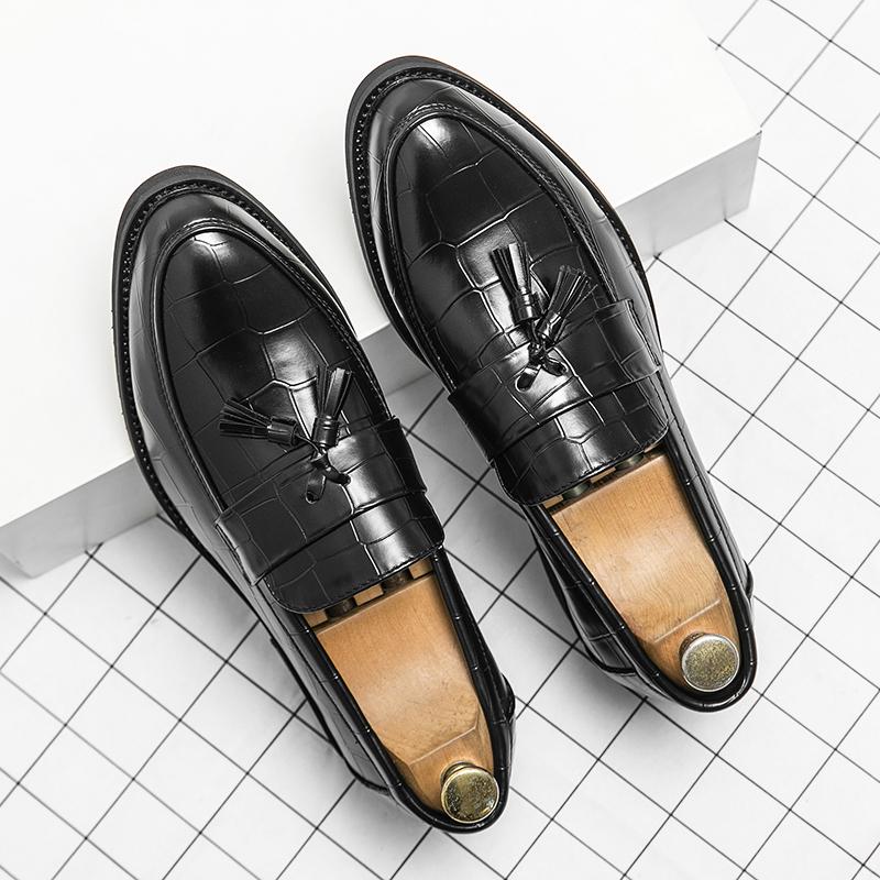 

Кожаные модные мужские туфли для клуба, универсальные мужские туфли с острым носком, новинка 2024 года, мужская обувь для вождения, кисточки, мужские повседневные офисные туфли на плоской подошве 46 чёрный