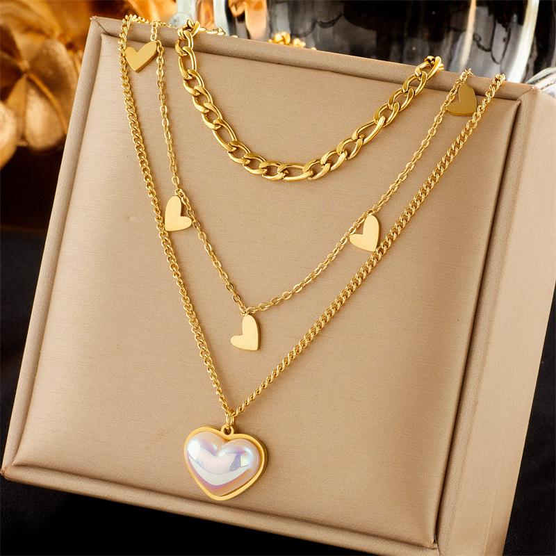 Retro Gold-Plated Double-Layer Butterfly and Pearl Pendant Necklace