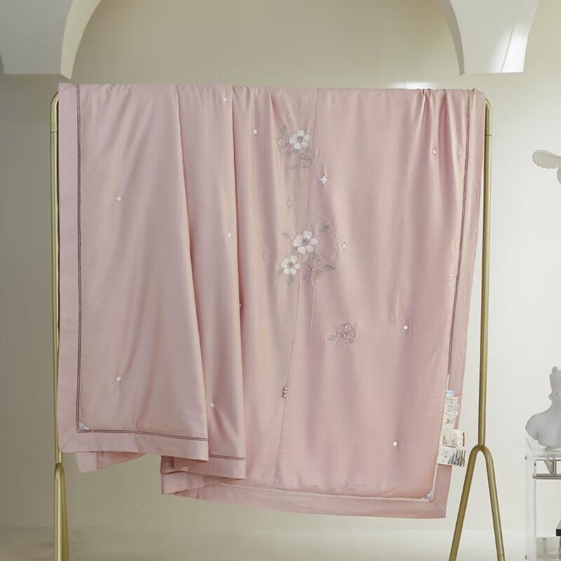 

FIRS Pearl Su Embroidery Quilt