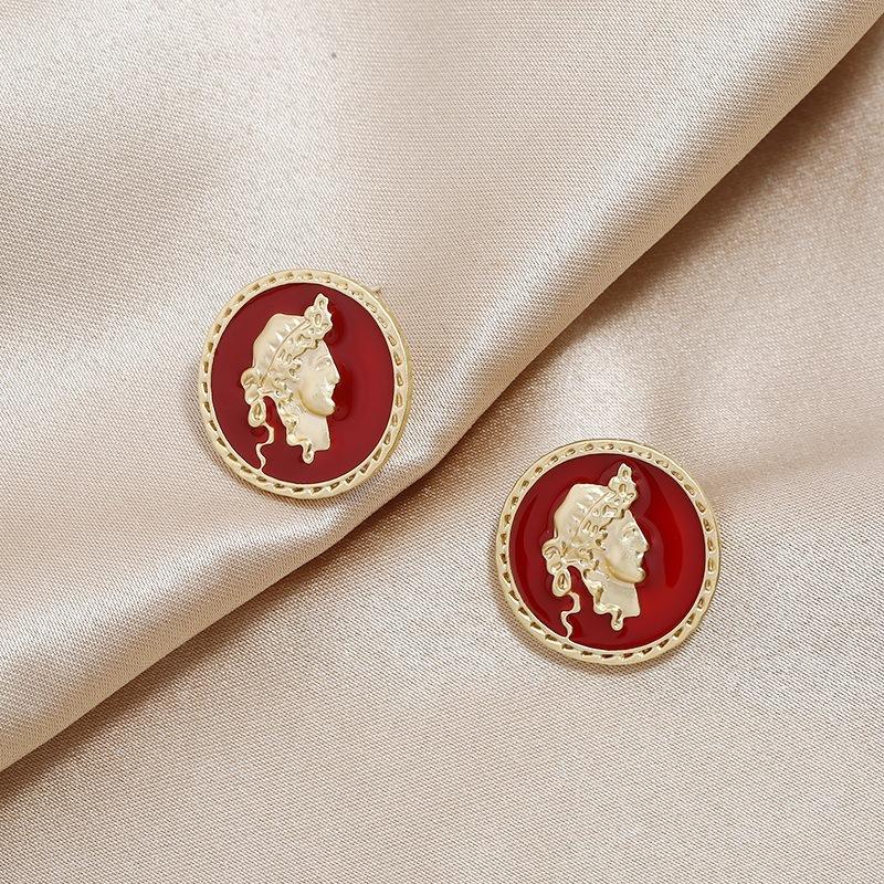 Hong Kong Style Retro Temperament Portrait Earrings 111 Silver Needle Design Sense Geometric Stud Earrings Sweet and Cool Style Earrings