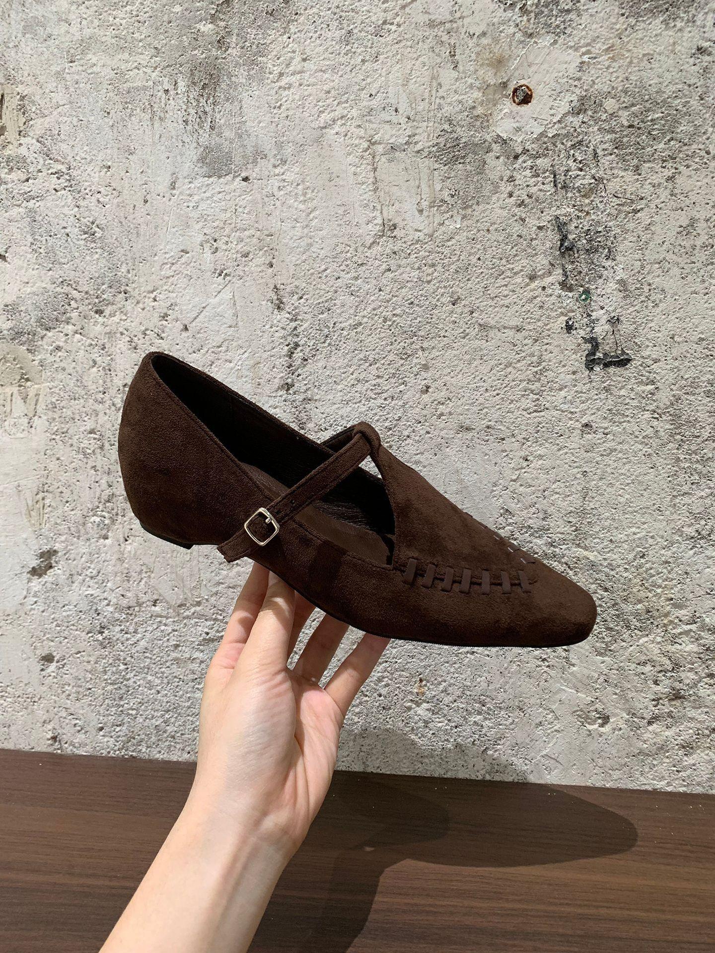

Inner height increase retro temperament single shoes women s shoes spring and autumn 2025 new models with skirt design Mary Jane shoes 39