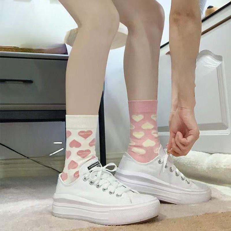 Herzförmige Buchstaben Mid-Calf-Socken für Damen, Frühling und Herbst, College-Stil, Süße und trendige Sportsocken für Mädchen