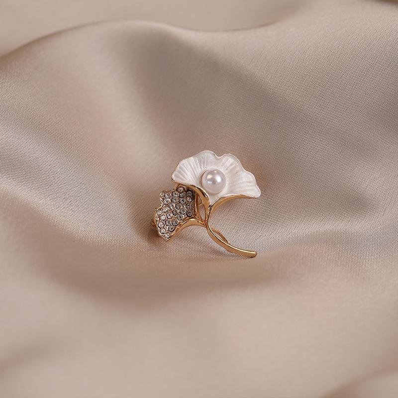 Metal Butterfly Brooch High-End Luxury Accessory Fashionable Retro Corsage Clothing Pin Anti-Exposure Jewelry