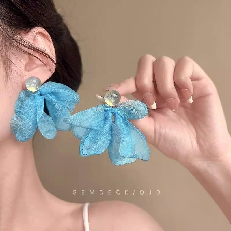 Floral Earrings - Women's Summer Sweet Petal-style Earrings with A Sophisticated and Unique Design, Exuding An Elegant and Exclusive Charm.