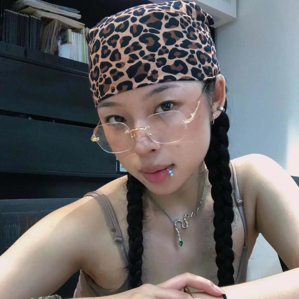 Women Leopard Print Headscarfs Lady Retro Y2K HipHop Square Headband Spicy Girl Style Street Dance Headscarf Fashion Accessories