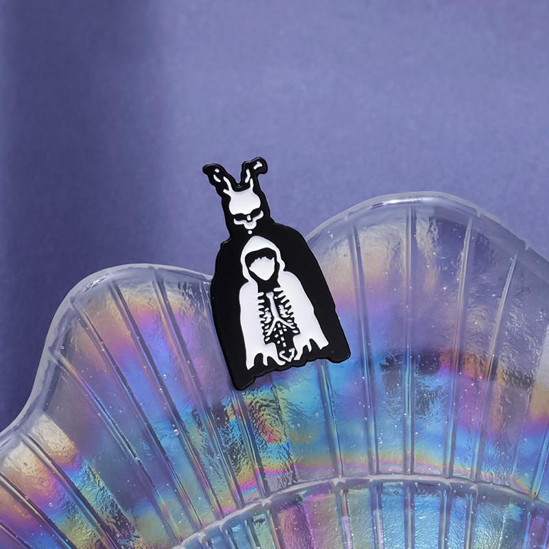 And Creative Decorative Alien Skull Brooch Pin Made From Durable Alloy For All Occasions